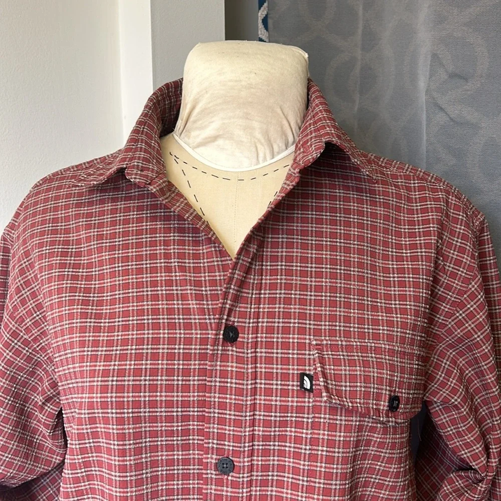 The North Face Red Plaid Button‎ Down Shirt Textured Outdoors Gorpcore M
